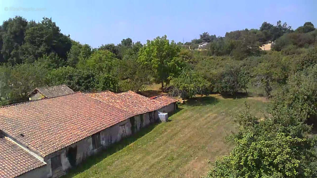 Ancienne ferme avec dépendances sur terrain de 1.2 hectare - photo 6