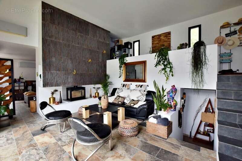 Maison à SOLLIES-TOUCAS