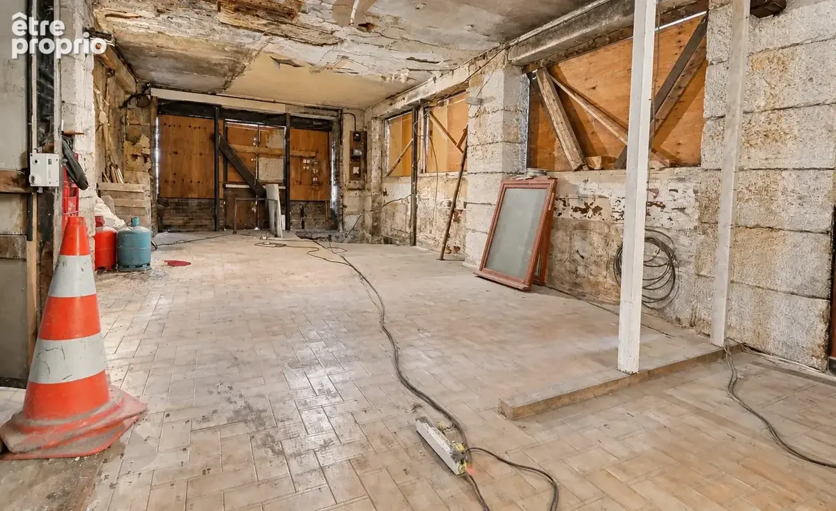 Belleville – ancien bistrot d’angle avec cave voûtée et studio attenant - photo 3