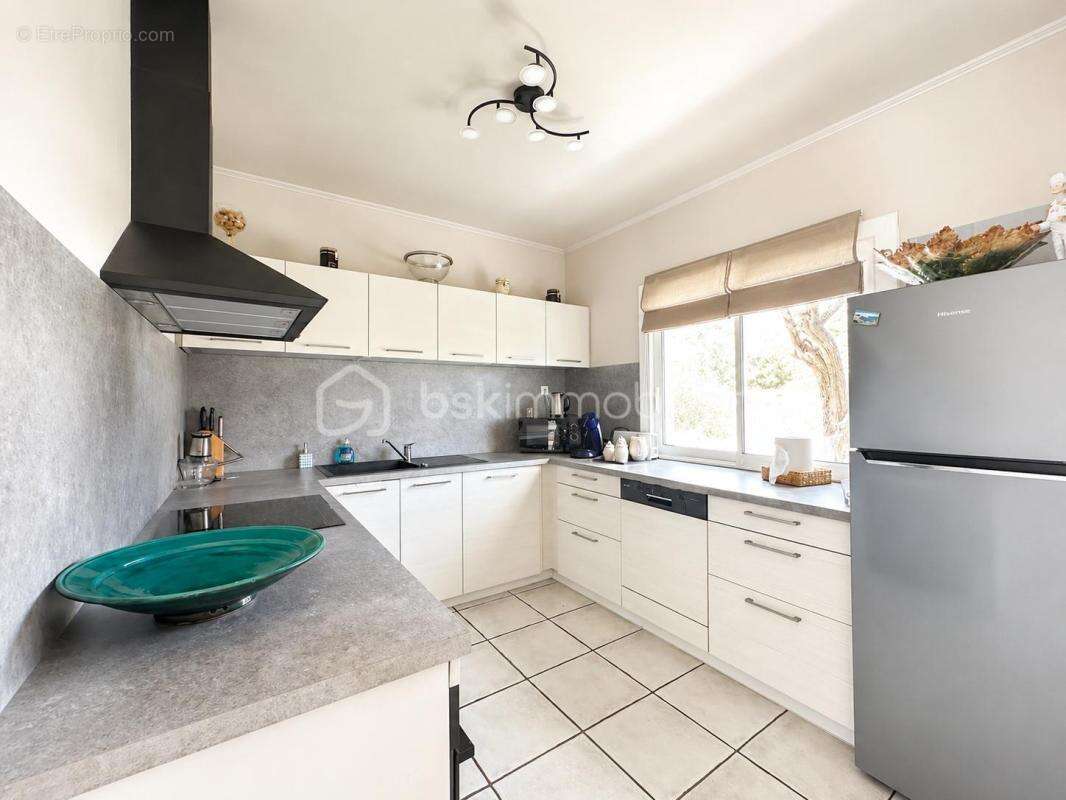 Valras-Plage – Superbe maison T6 de 190 m² avec piscine chauffée et garage sur terrain de 278 m2 - photo 9