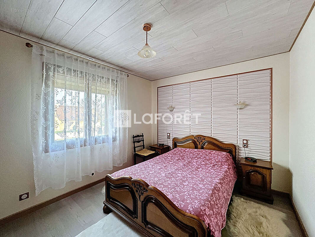 Maison à ESSERTENNE-ET-CECEY