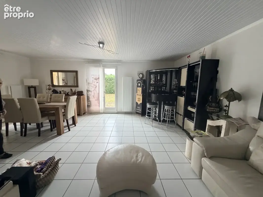 Maison familiale 121 m2 avec piscine, terrain clôturé et beaux espaces de vie - photo 5