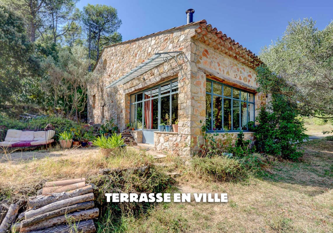 Maison à ENTRECASTEAUX