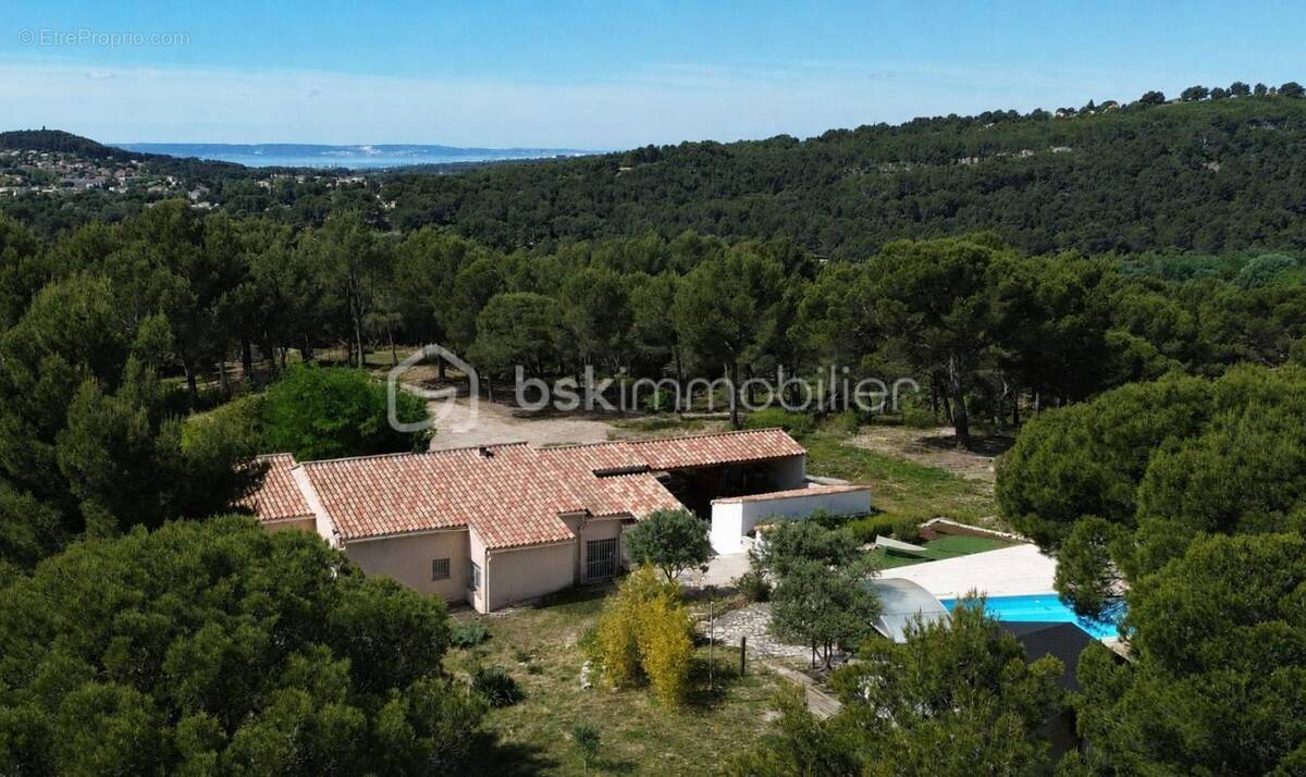 Maison à VENTABREN