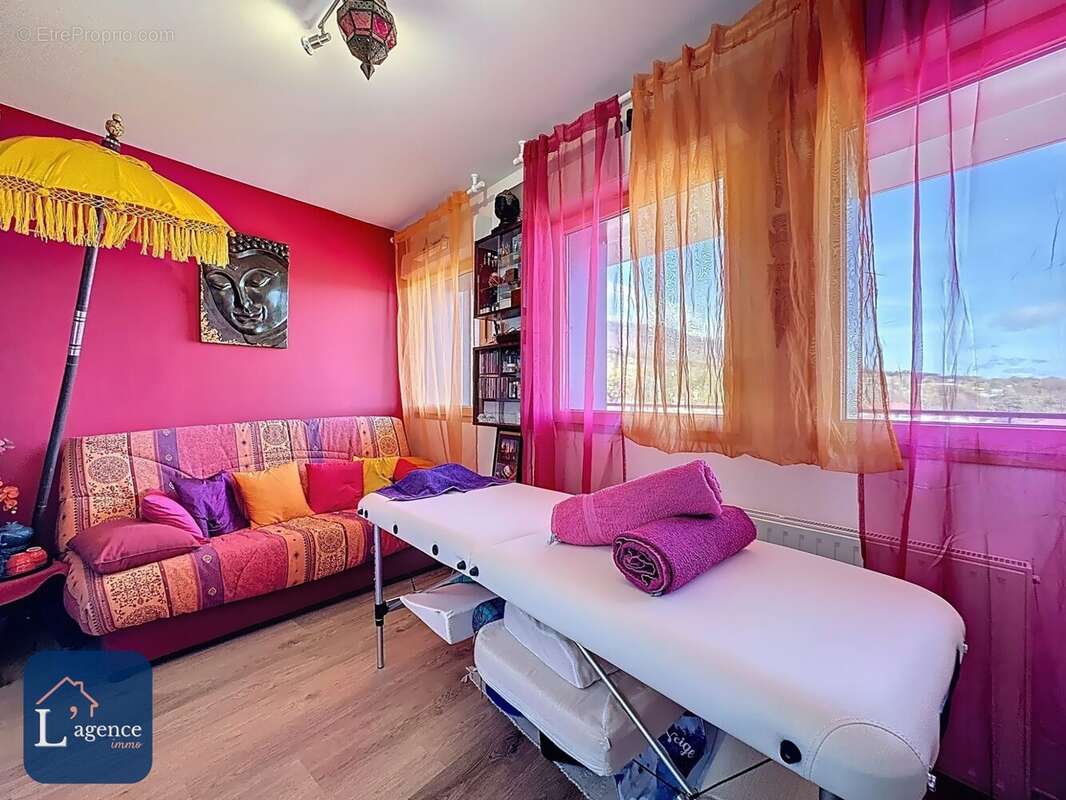 Appartement à PERON