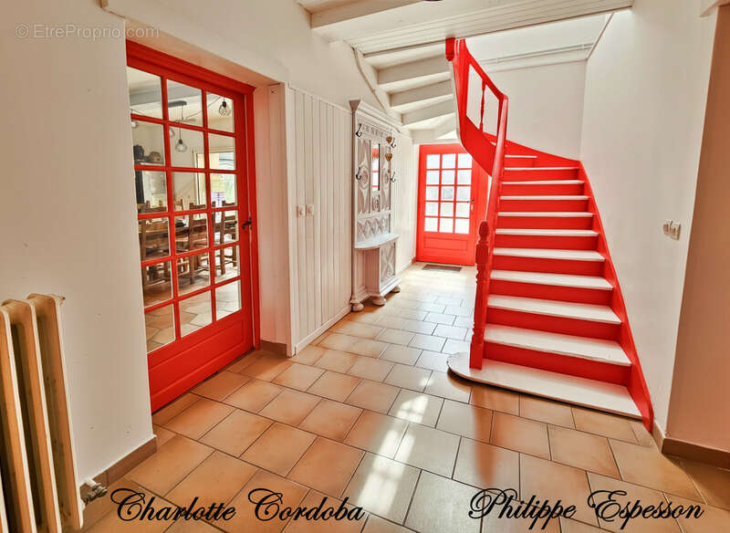  Une maison de caractère de 7 pièces où l'histoire rime avec sérénité - photo 8