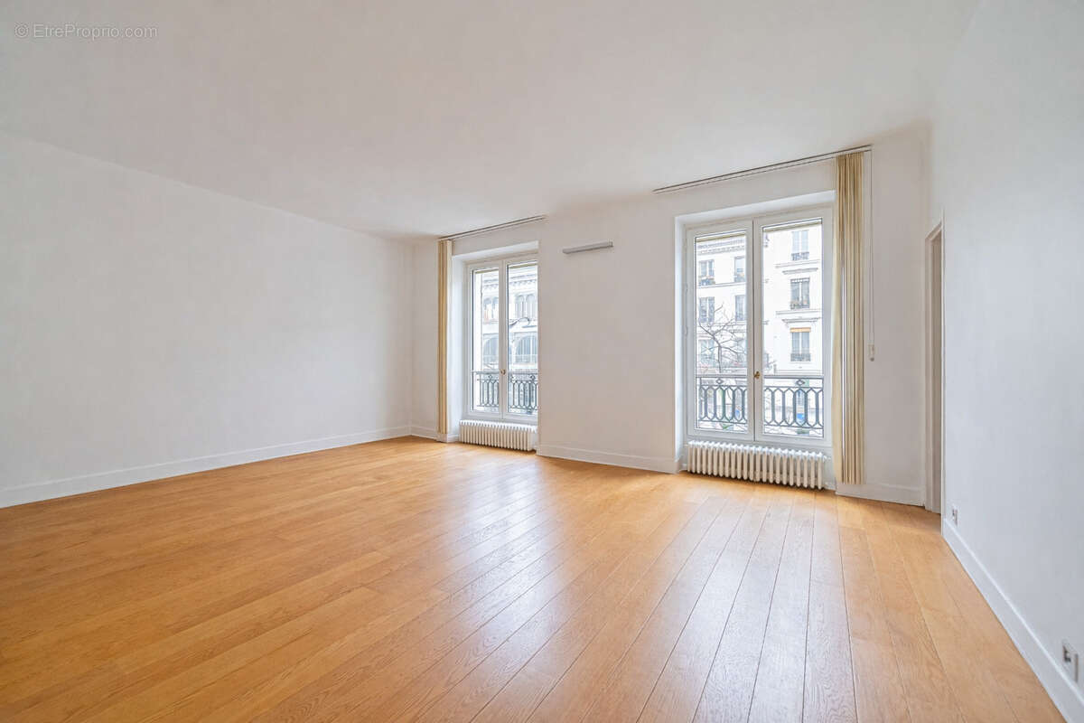 Appartement à PARIS-11E