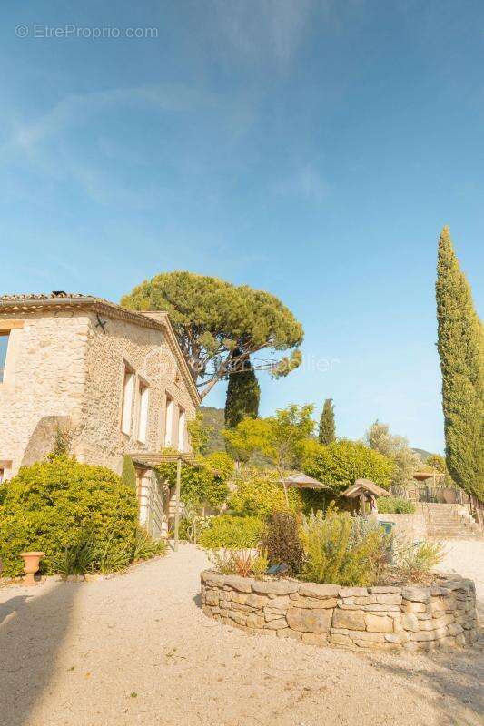 Commerce à TROUVILLE-SUR-MER