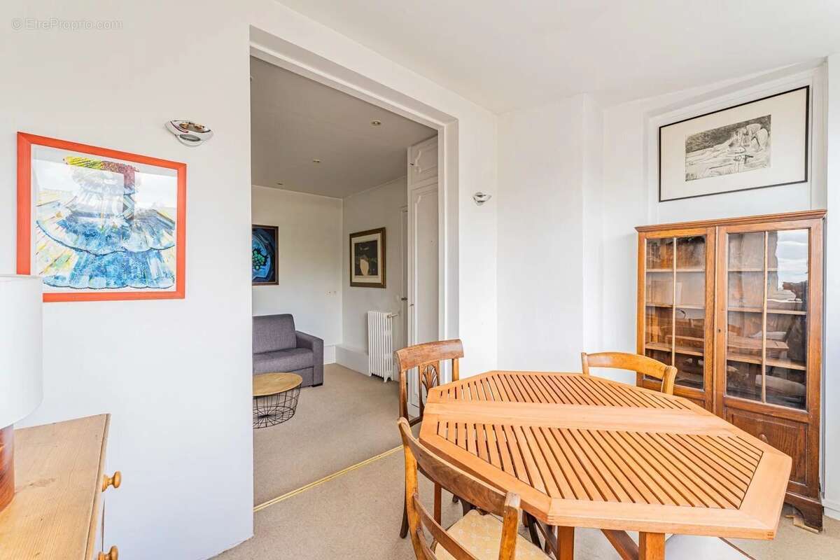 Appartement à PARIS-16E