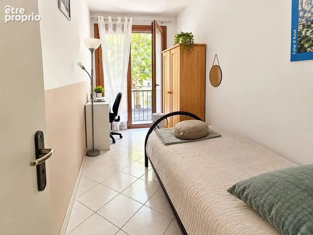 Appartement t3/4 63m2 hopital europeen - photo 5