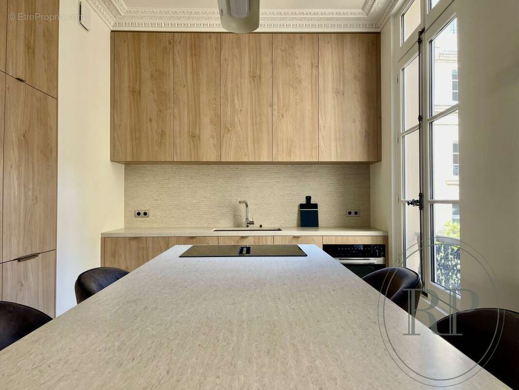 Appartement à PARIS-7E