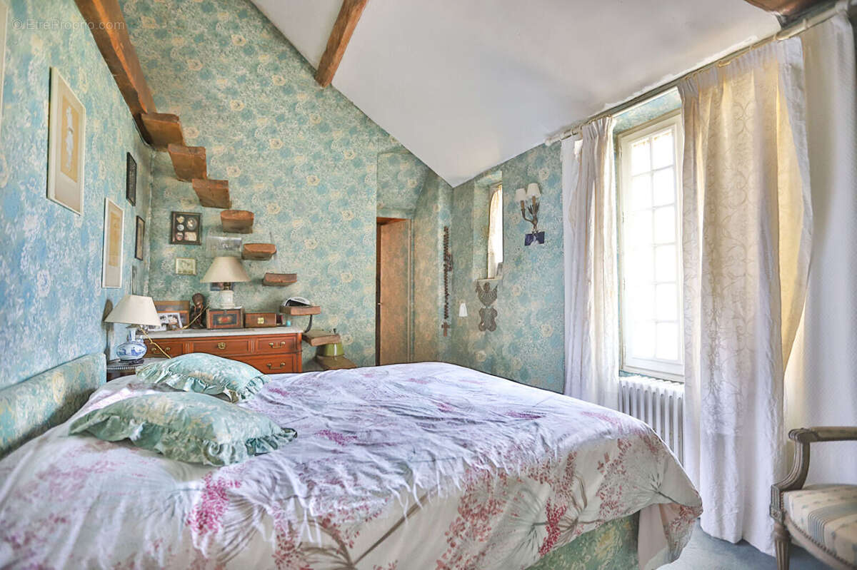 Maison à NEAUPHLE-LE-VIEUX
