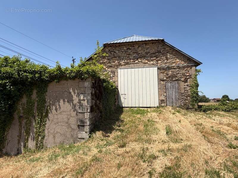 Grange a rehabiliter 200 m2 - photo 2