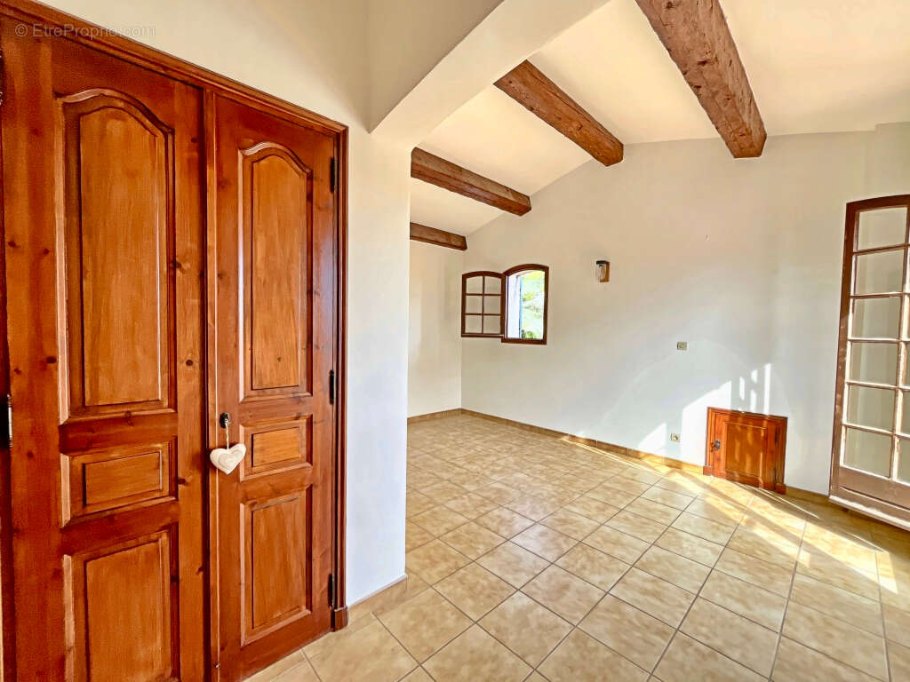 Maison à PUGET-SUR-ARGENS