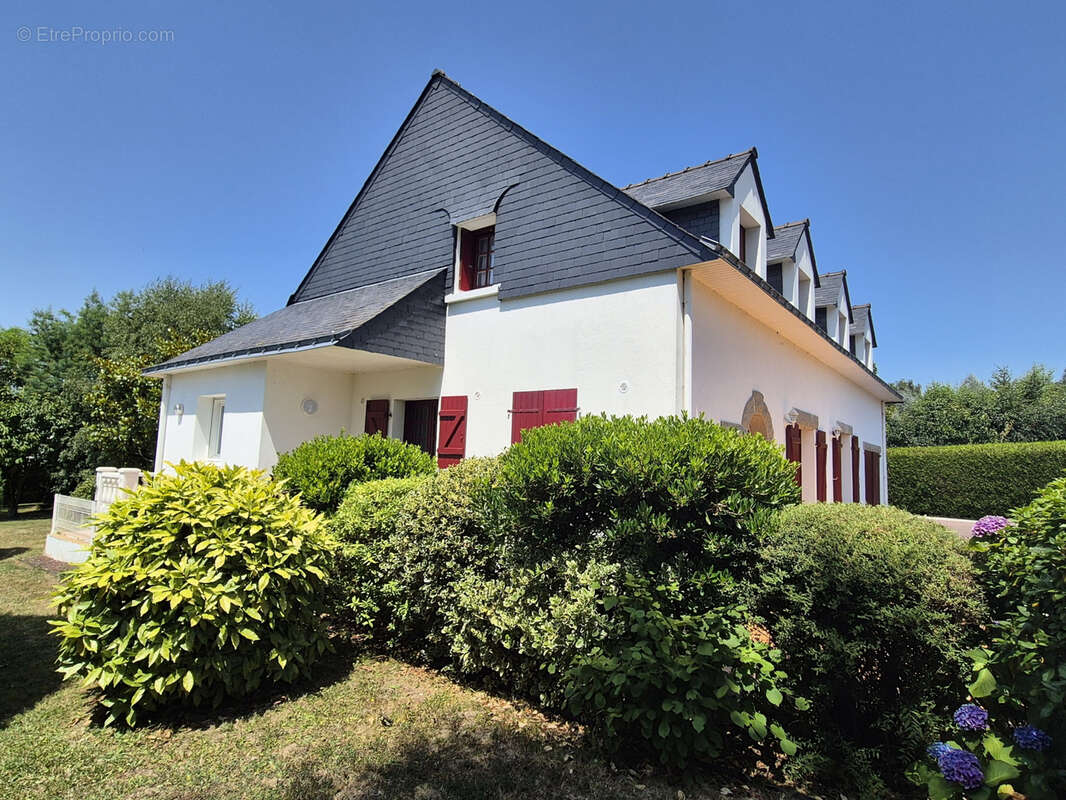 Maison à SURZUR