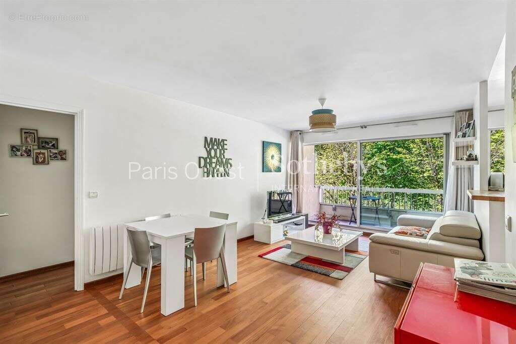 Appartement à NEUILLY-SUR-SEINE