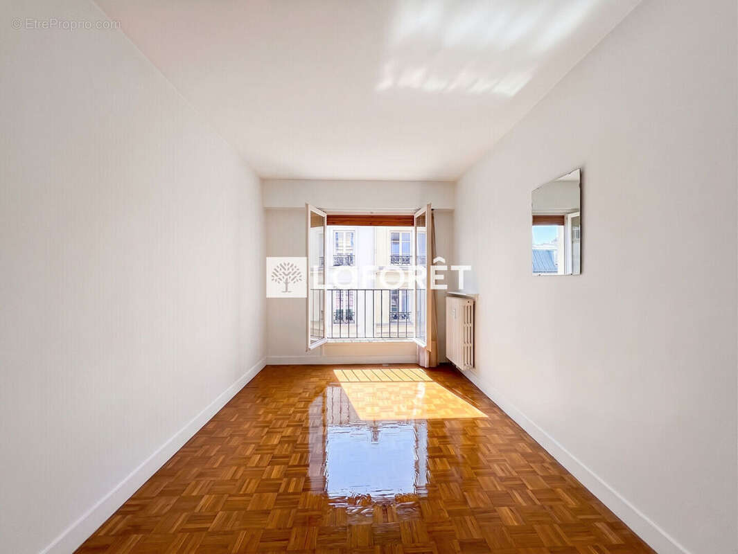 Appartement à PARIS-14E