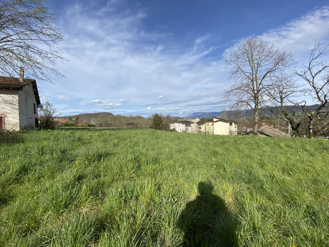 Terrain à SAINT-GEOIRE-EN-VALDAINE