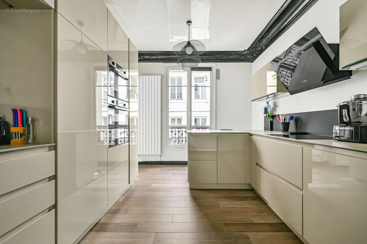 Appartement à PARIS-1E