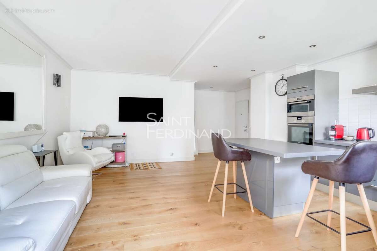 Appartement à NEUILLY-SUR-SEINE