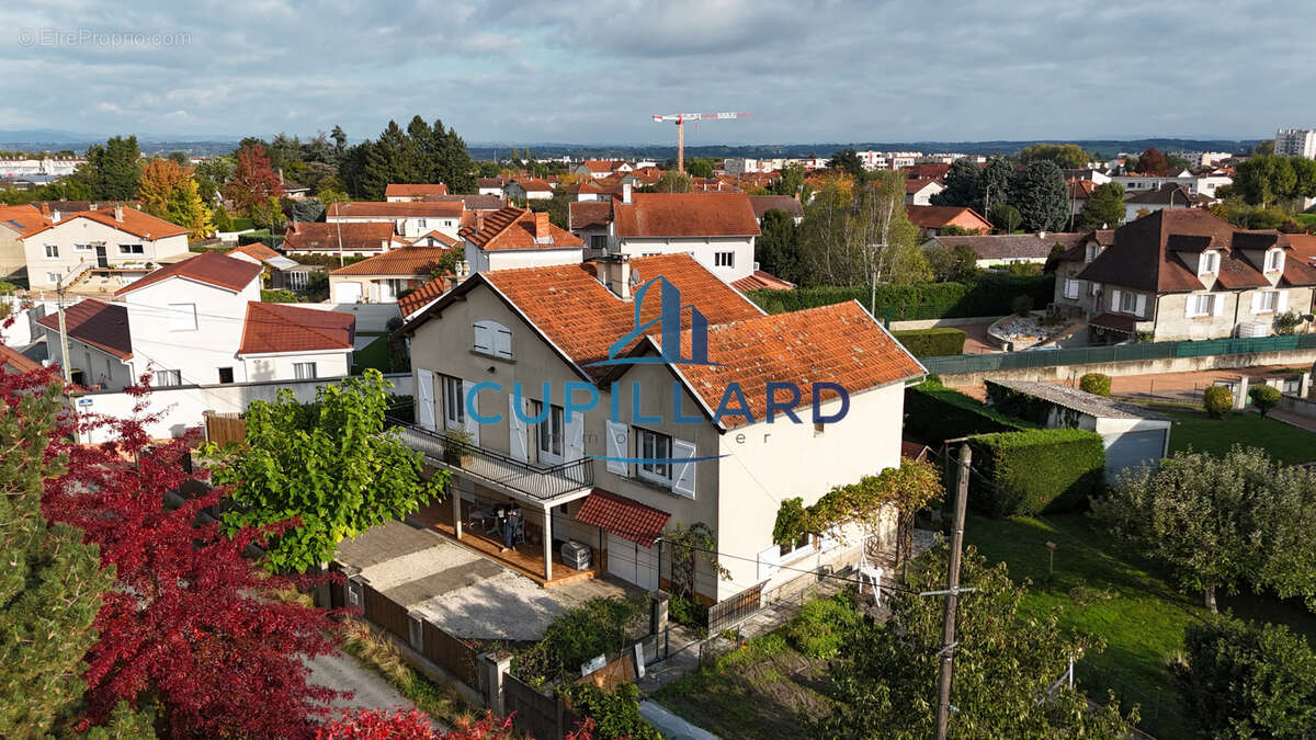 Maison à RIORGES