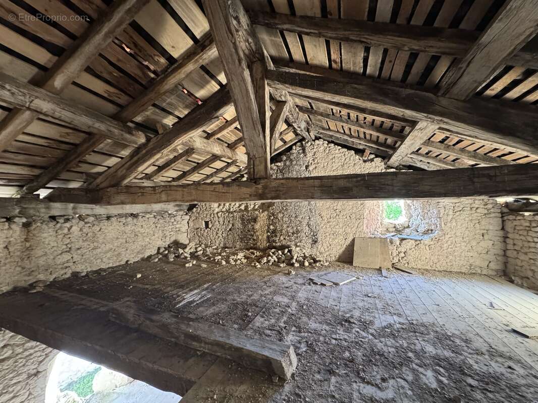 Maison à SAINT-LAURENT-DES-COMBES