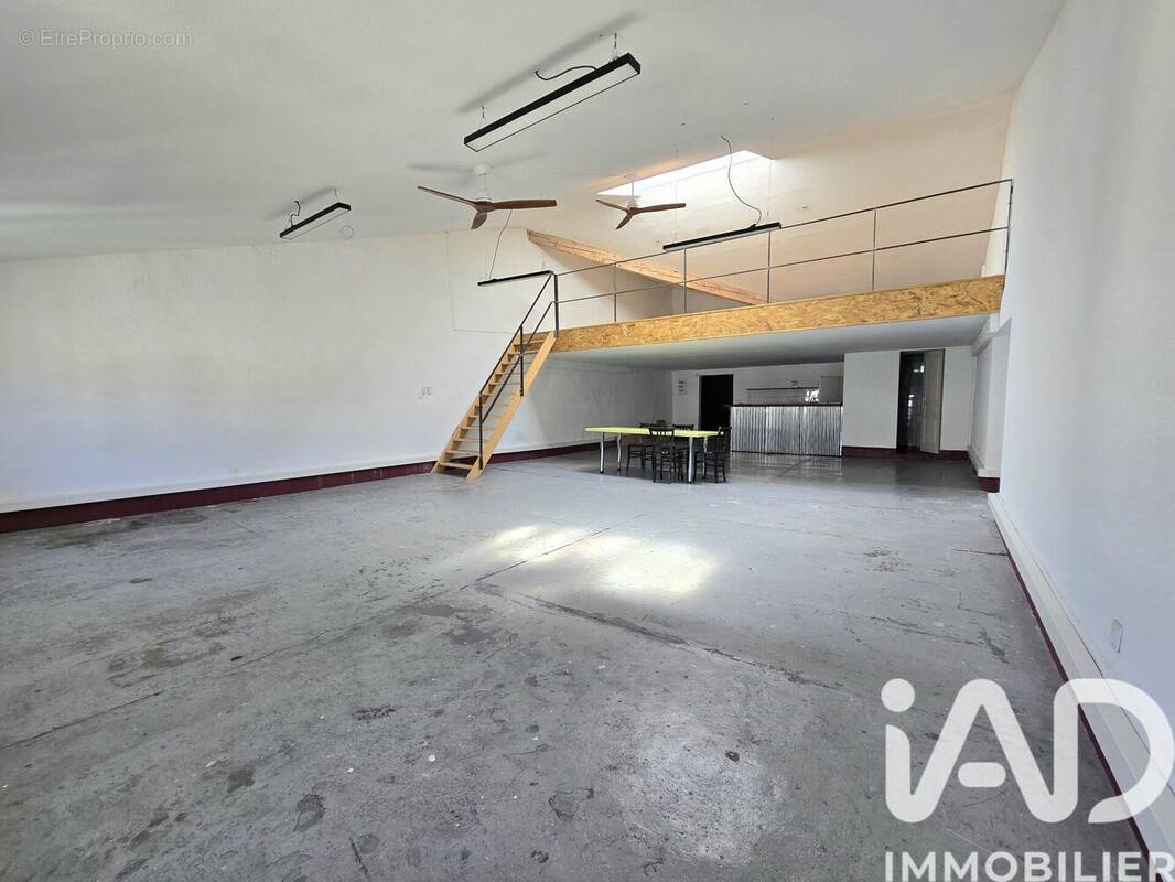 Photo 1 - Commerce à MARSEILLE-2E