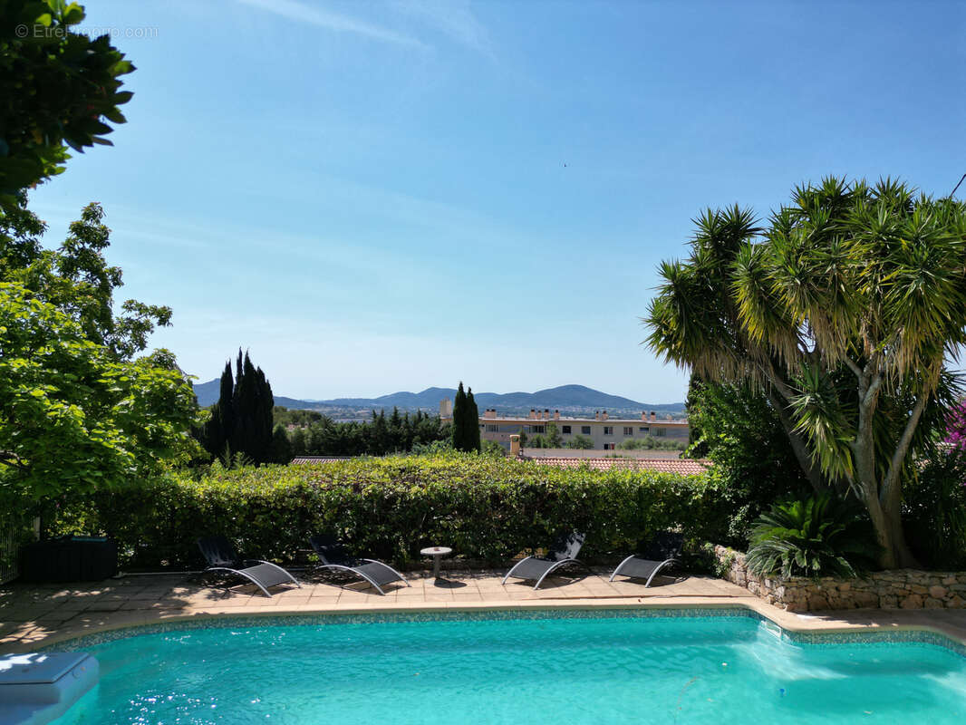 Terrain à LA FARLEDE