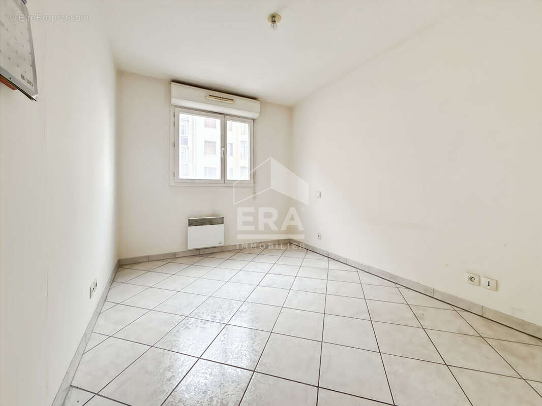 Appartement à MARSEILLE-4E