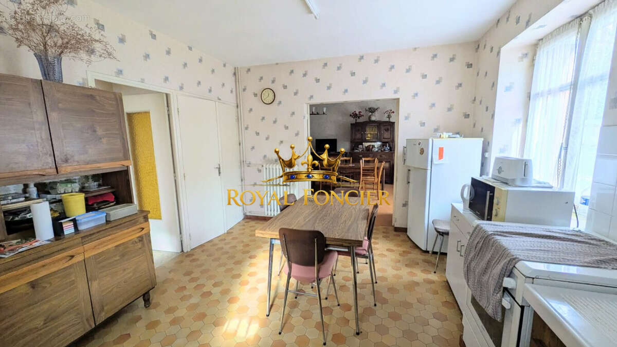 Maison 104 m² à Noyant-De-Touraine  - photo 2