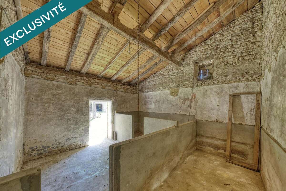 Maison 700 m² à Thenac  - photo 9