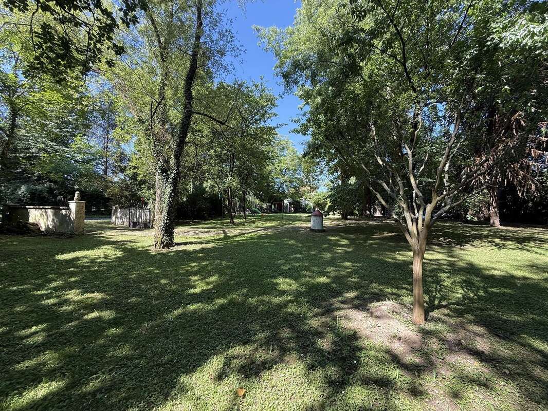 Maison à SAINT-SEURIN-DE-PRATS