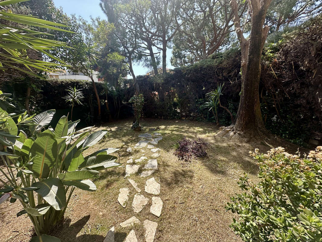 Appartement à SAINT-LAURENT-DU-VAR