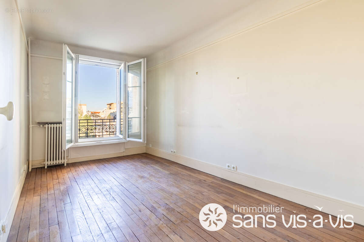 Appartement à COURBEVOIE