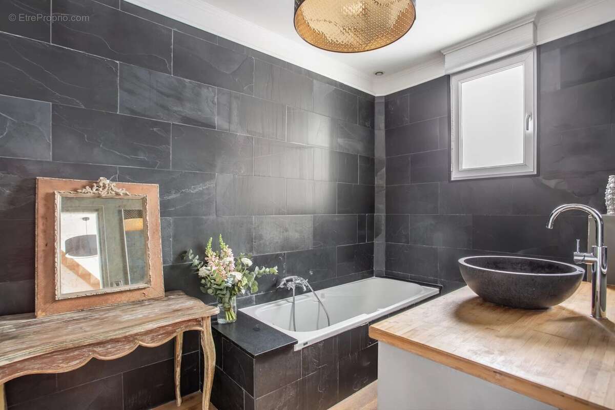 Appartement à PARIS-19E