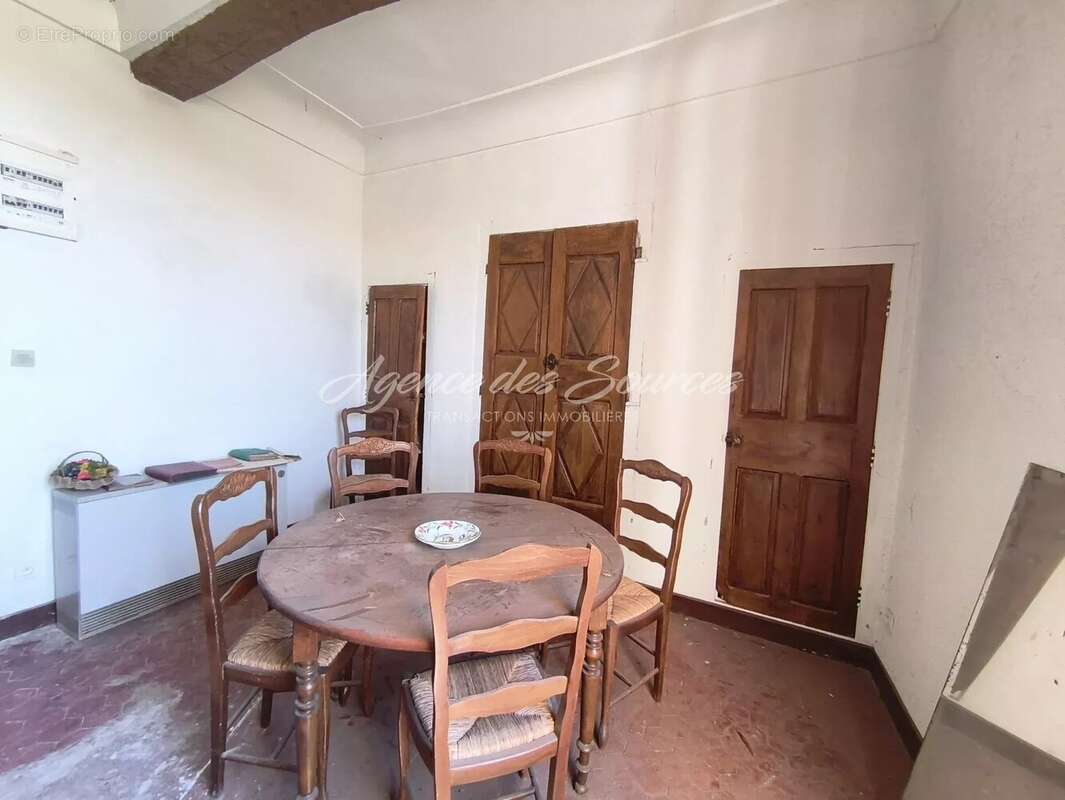 Appartement à VARAGES