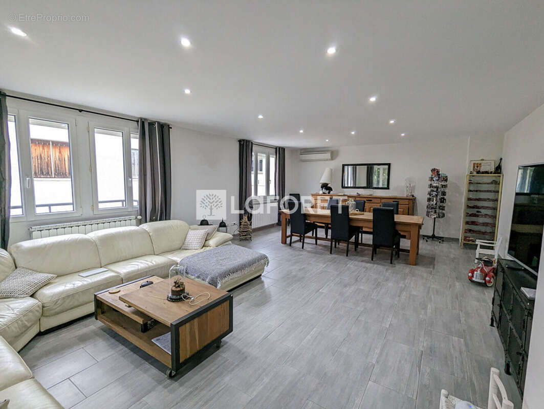 Maison à MONTAIGU-DE-QUERCY