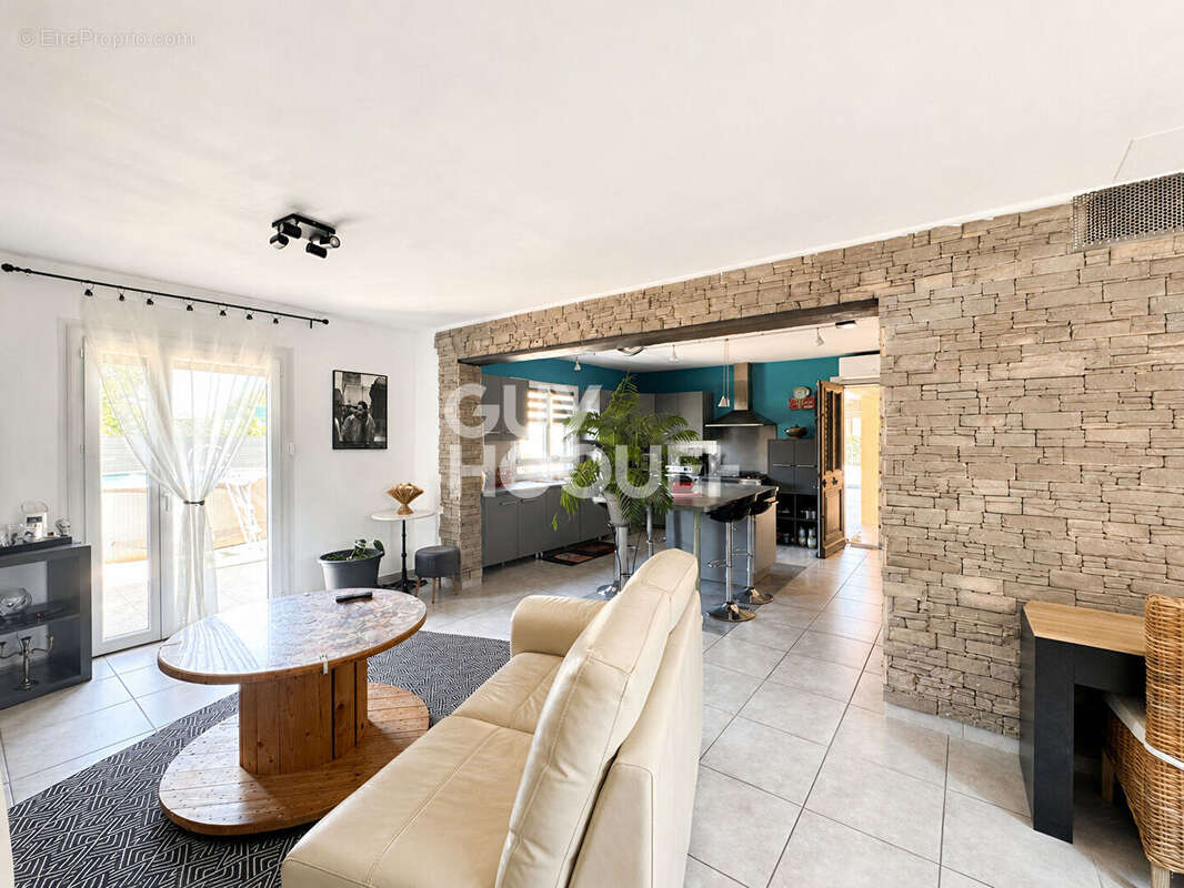 LUZINAY Maison individuelle  au coeur du village - photo 4