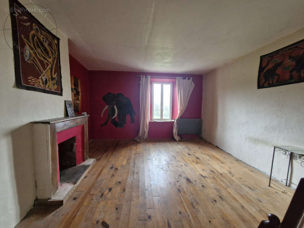 Maison à MURAT-SUR-VEBRE