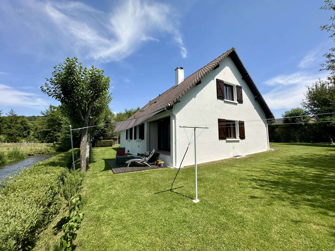 Belle maison familiale de 185 m2   Un véritable havre de paix en bord de rivière - photo 2