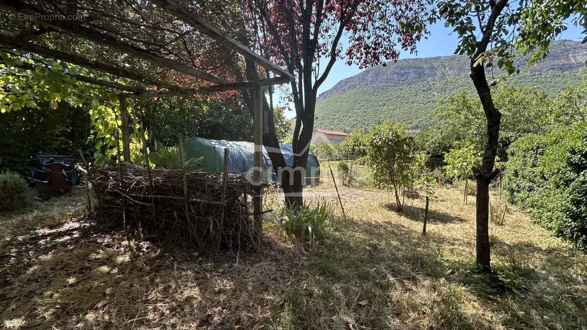 Maison à LARAGNE-MONTEGLIN