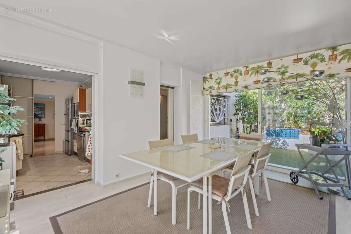 Appartement à LE CANNET