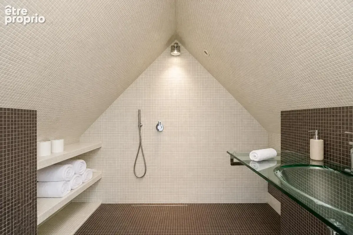Maison de 9 pièces de 262 m² à Enghien-les-Bains - photo 11