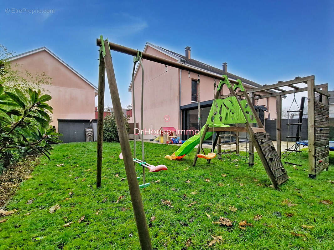 Maison à FERRIERES-EN-BRIE