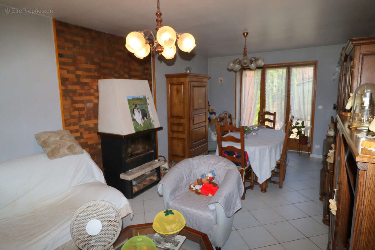 Proche de CUISERY (71) Maison de village en pierre rénovée avec dépendances - photo 2