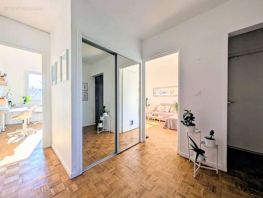 Appartement à LES CLAYES-SOUS-BOIS