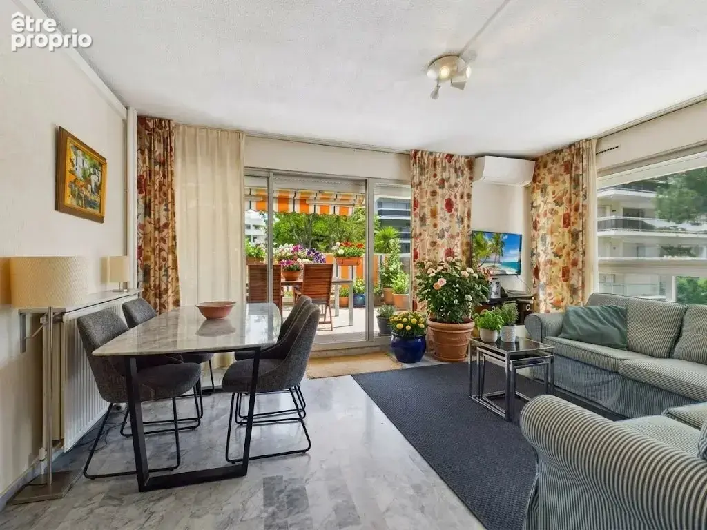 JUAN-LES-PINS – T3 avec Grande Terrasse, Garage et Piscine - photo 4