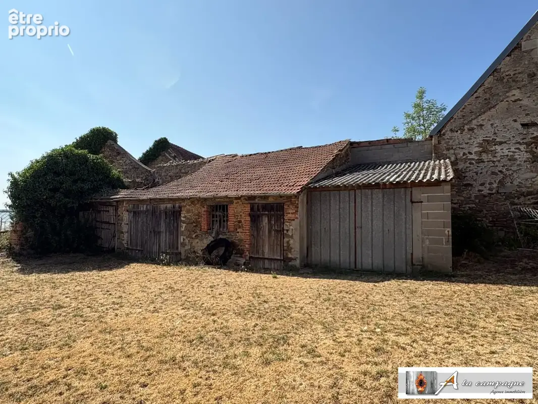 Maison 171 m² à Saint-Julien-La-Genete  - photo 3