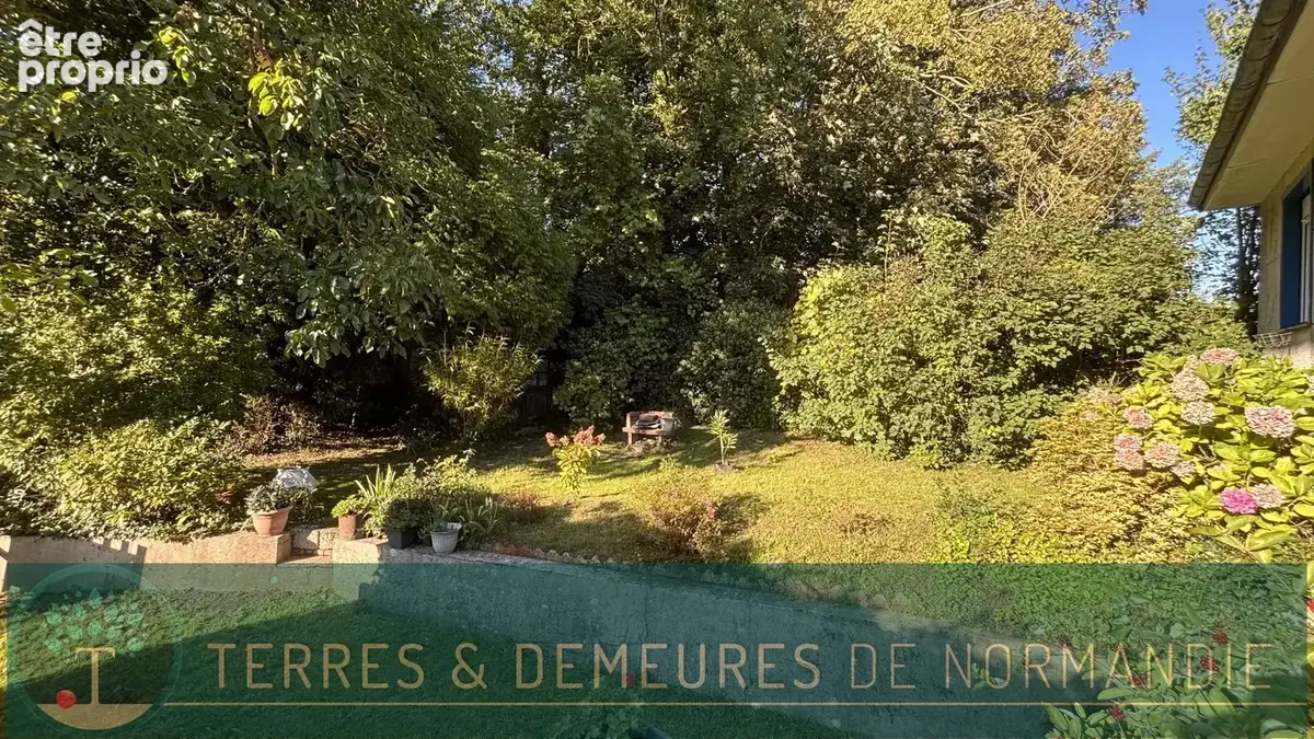 Maison d'environ 65m² avec deux chambres, implantée sur un terrain de 450 m², située sur la commune de Petit-Caux. - photo 2