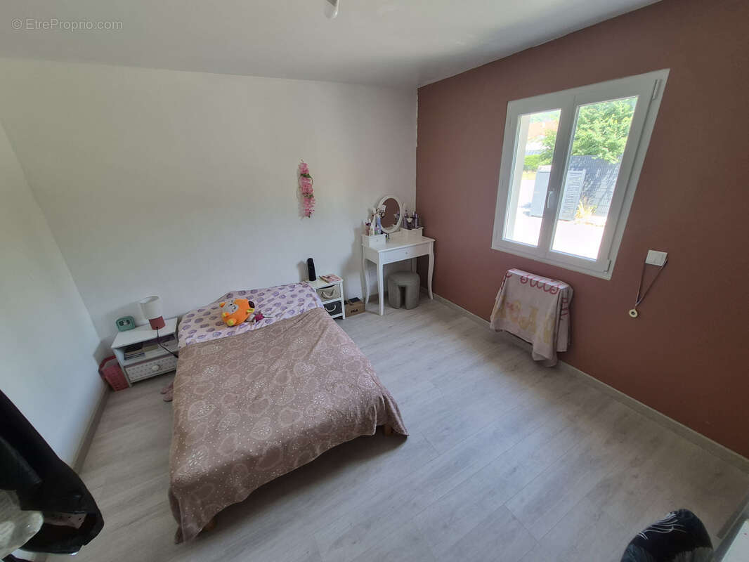 Maison individuelle de 172 m2 de 2008 édifiée sur un terrain de 880 m2 - photo 12